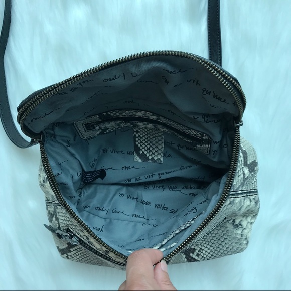 Ash Snake Embodied Shoulder Strap Bag - Picture 6 of 8